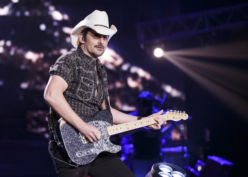 Brad Paisley Goes Live at the Drive-in