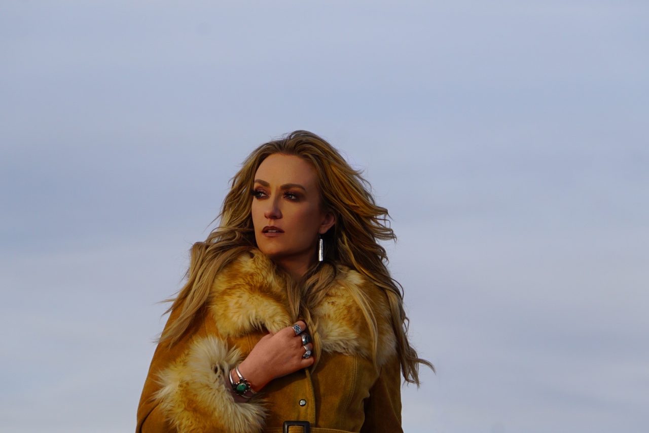 Clare Dunn Releases Emotional New Song ‘Safe Haven’