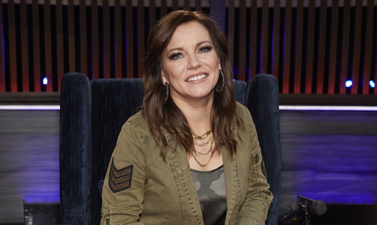 Martina McBride And Daughters Tie Dye Shirts To Support Band And Crew Members Affected By COVID-19