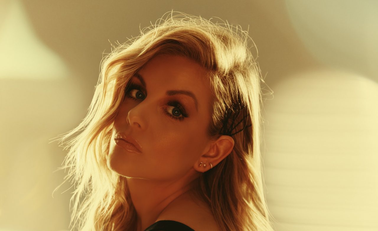 Lindsay Ell on Deeply Reflective New Album ‘Heart Theory’: ‘It Was a Science of My Process’