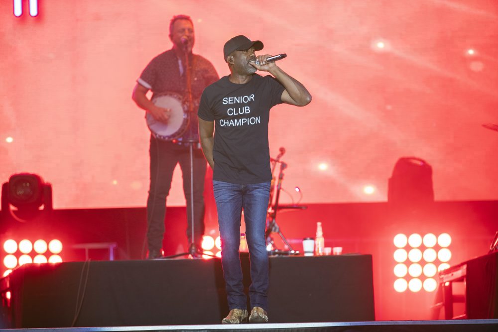 Darius Rucker’s New Single ‘Beers And Sunshine’ Provides Positivity During An Uncertain Year
