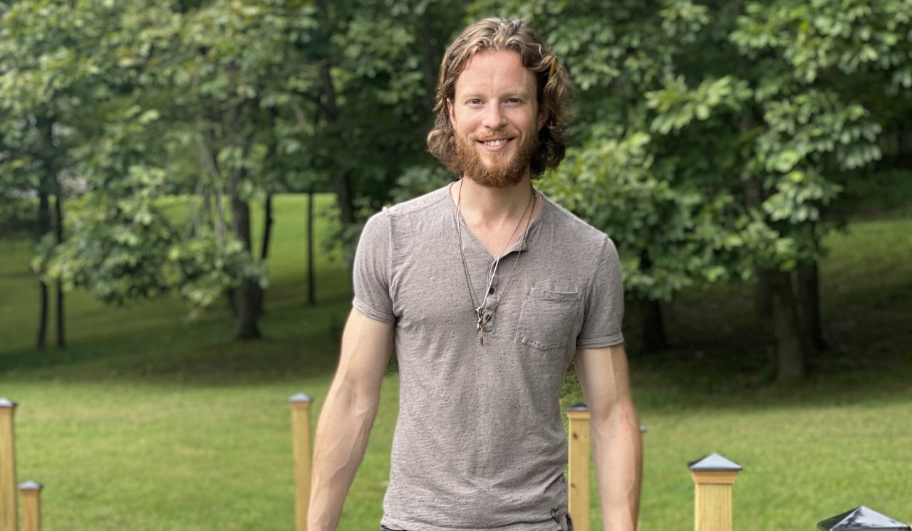 Home Free’s Austin Brown Goes Solo for Grooving ‘Earn It’