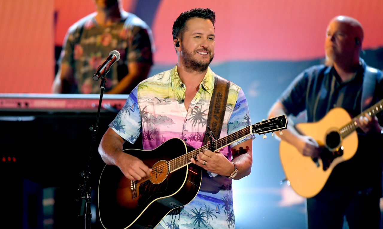 Luke Bryan Performs The Lively ‘One Margarita’ At the ACM Awards