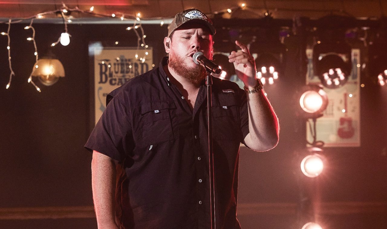 Luke Combs Performs Sentimental ‘Better Together’ On ACMs