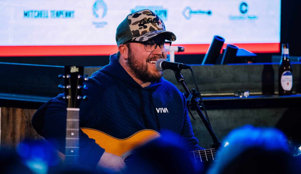 Mitchell Tenpenny Launches ‘10.10.20’ Livestreams and Concerts
