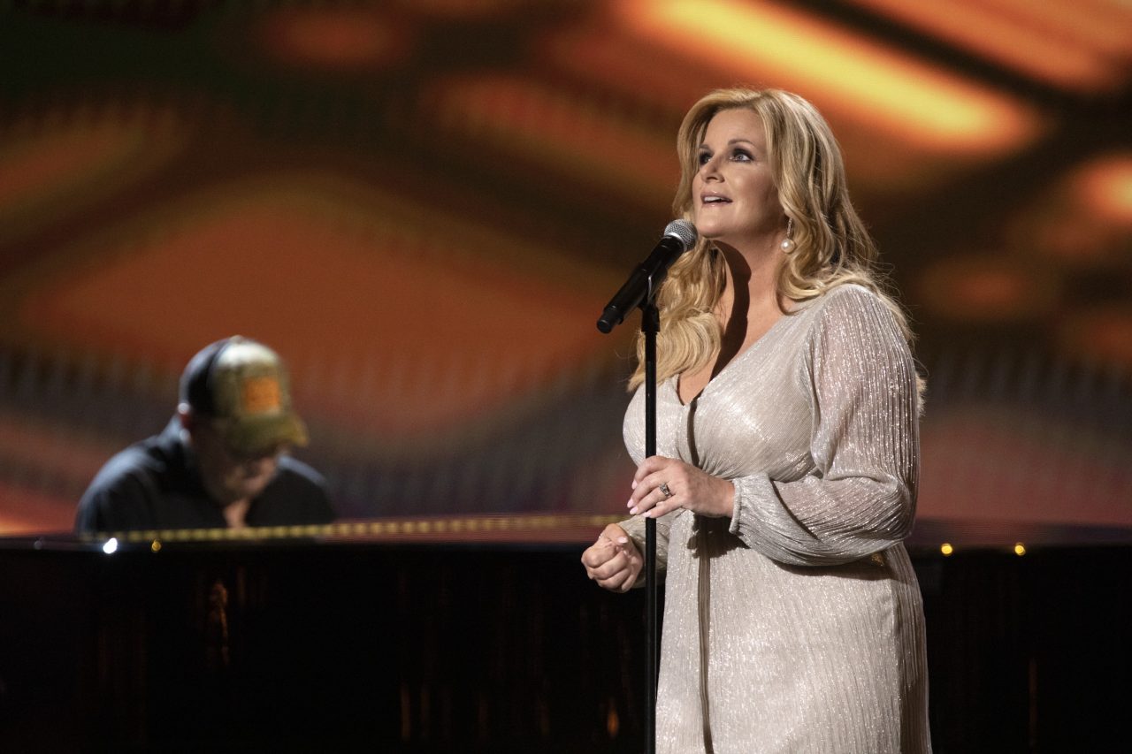 Trisha Yearwood Honors Late Figures of Country Music on ACM Awards