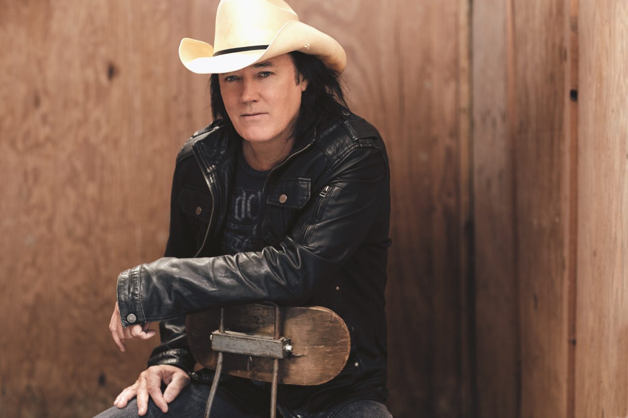 Raise Your Glass to 25 Years of David Lee Murphy’s ‘Dust On The Bottle’
