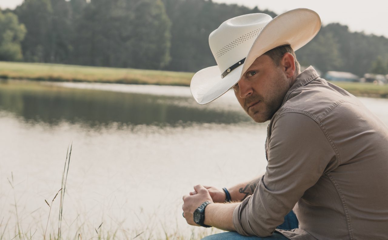 Justin Moore Remembers the Good Old Days in ‘We Didn’t Have Much’