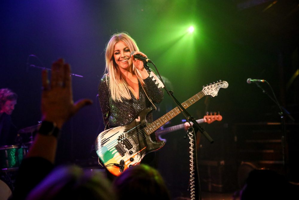 Why Lindsay Ell Didn’t Play Guitar In ‘wAnt me back’ Music Video
