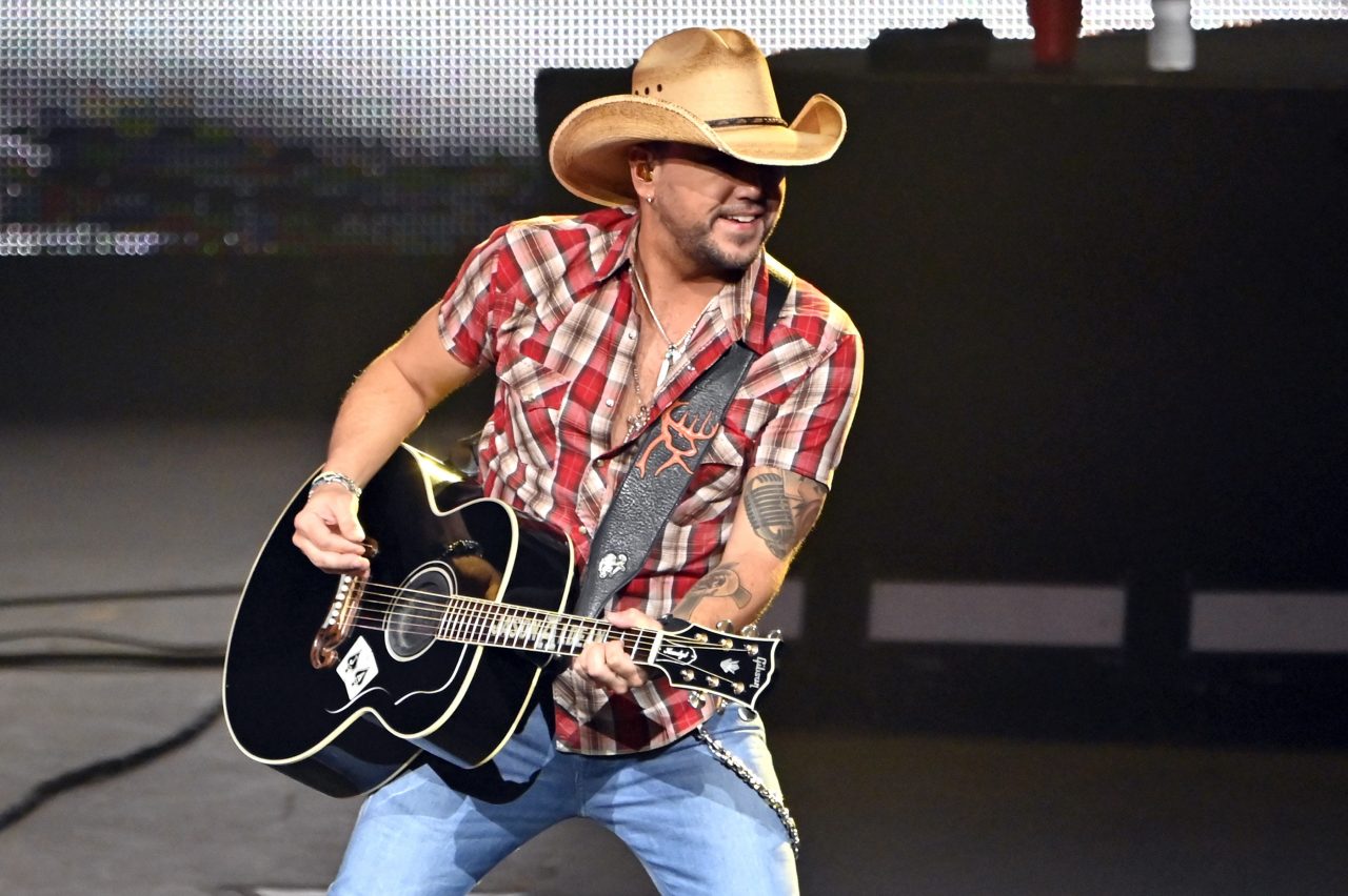 Jason Aldean Drops Bonnie-and-Clyde Style Video for ‘Blame It On You’