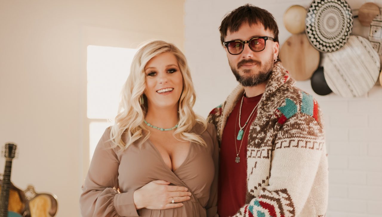 Elvie Shane And Wife Mandi Expecting Baby Girl