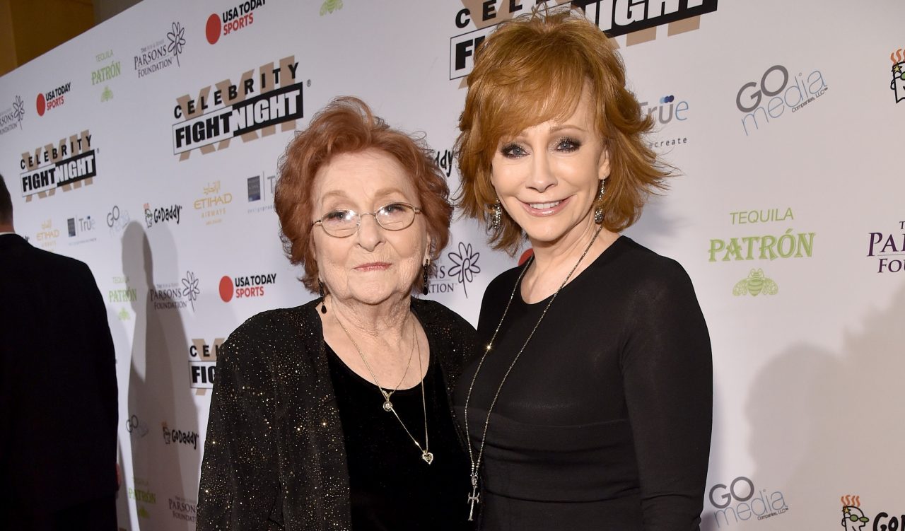 Reba Honors Late Mother On One Year Anniversary of Her Passing