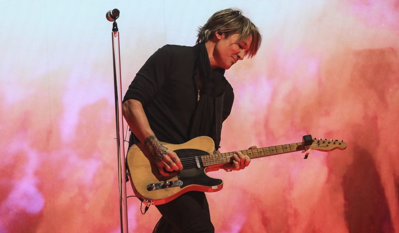 Keith Urban Calls Unsuspecting Fans for Help With Setlist