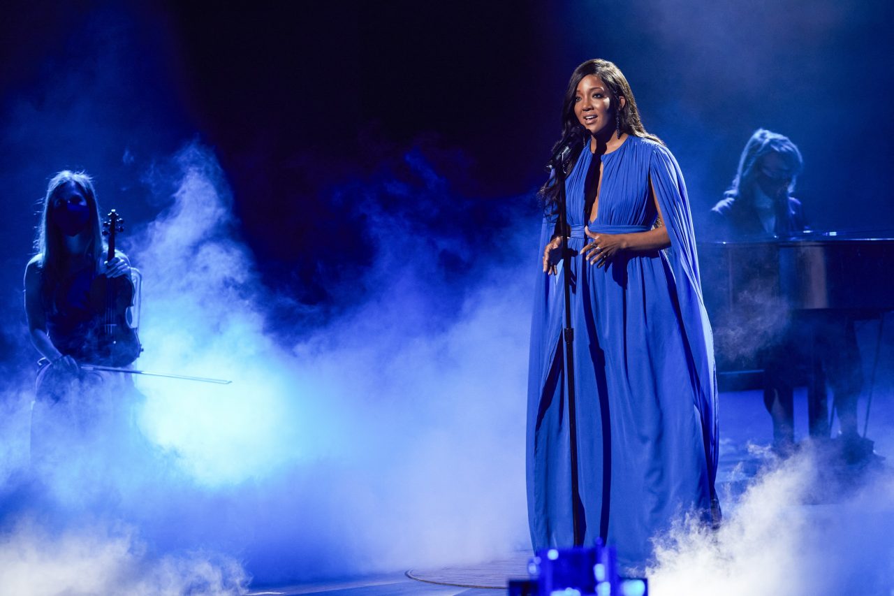 Mickey Guyton Inspires During ACM Lifting Lives Performance of “Hold On” at the 2021 ACM Awards