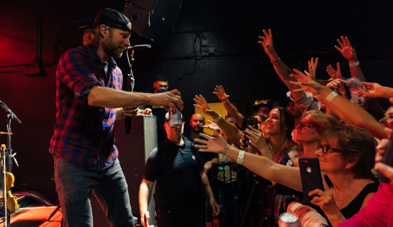 Dierks Bentley Checks In From High Times & Hangovers Club Tour