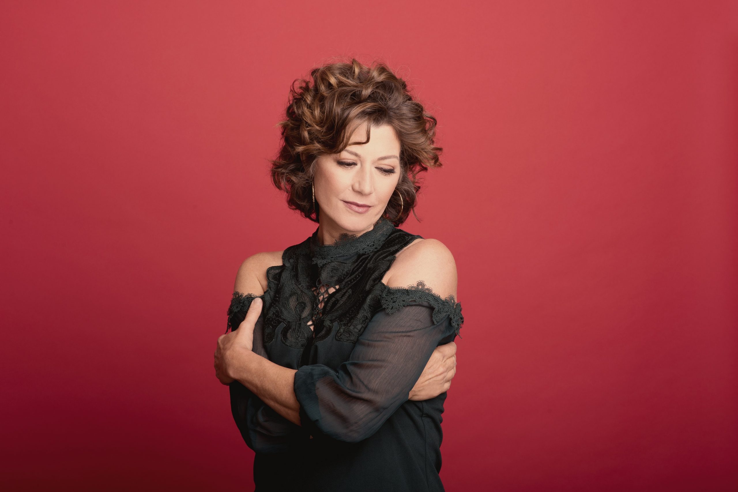 Amy Grant Celebrates 30 Years of ‘Heart in Motion’ Sounds Like Nashville