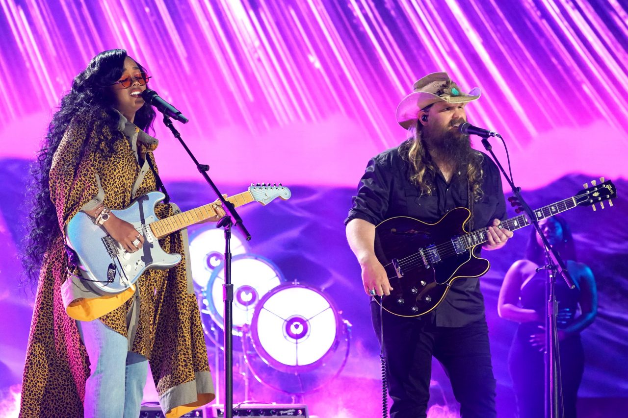 Chris Stapleton and H.E.R. Go Toe to Toe With ‘Hold On’ at CMT Awards