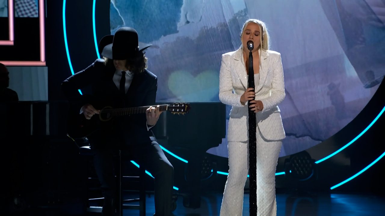 Gabby Barrett Stuns 2021 CMT Artists of the Year With ‘The Good Ones’