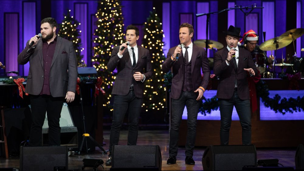 Watch Jake Hoot and The Tenors Reunite With Kelly Clarkson