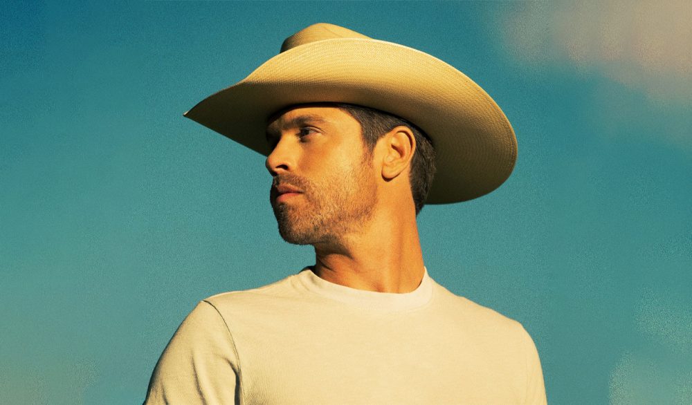 How Dustin Lynch Took Inspiration from Taylor Swift to Create “Blue in the Sky”